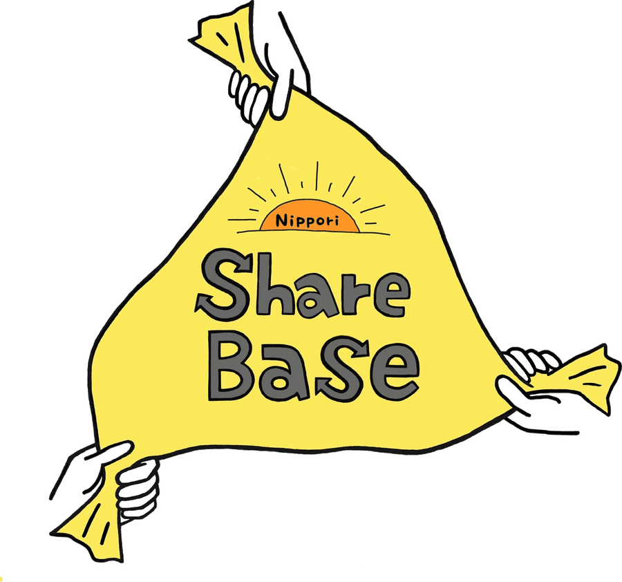 Nippori Share Base のロゴ。3つの手が黄色い布を広げているイラスト